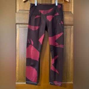 Lululemon Womens All Sport Crop Back Spin Stroke Dashing Purple Black Size 4 EUC